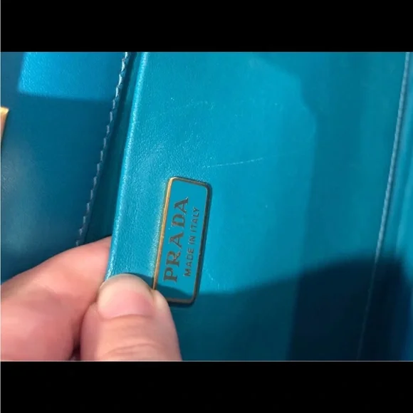 Prada Milano Teal Blue Small Leather Kisslock Opening Crossbody Shoulder Bag - Picture 9 of 10